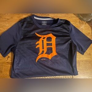 Boy Detroit Tiger fry fit short sleeve tee. Blue large